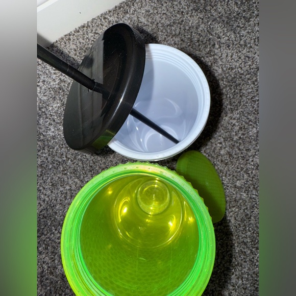 Tumbler bundle - Starbucks and Vera Bradley - Picture 3 of 4